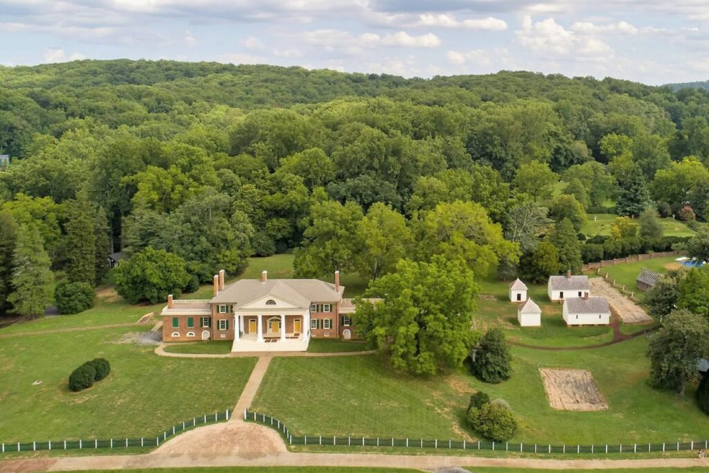 photo of Montpelier mansion exterior