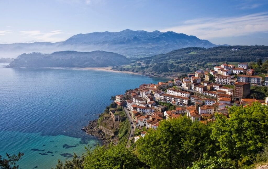 photo of the Village of Lastres in Asturia, on Camino del Norte