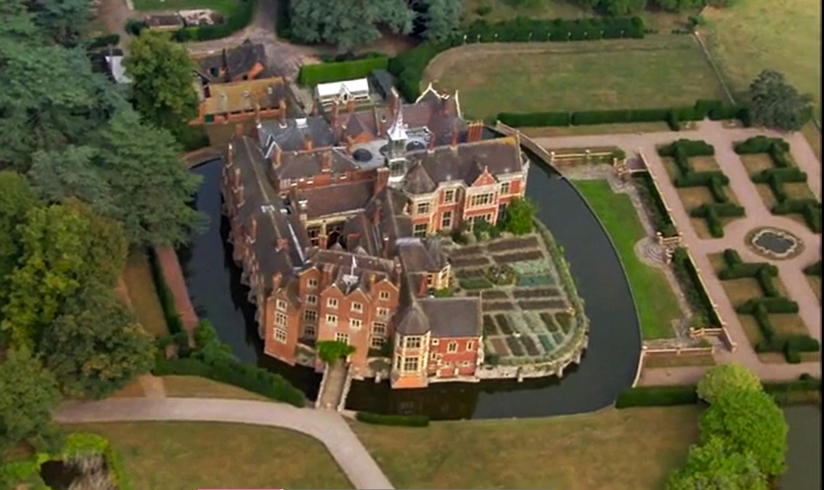 overhead photo of Madresfield Court