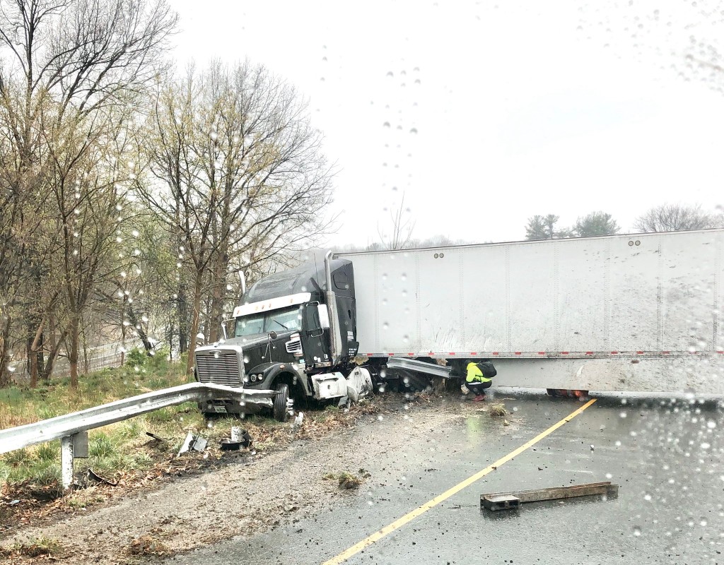 Jackknifed Tractor Trailer Collision Causes Closure on I-495 Lanes ...