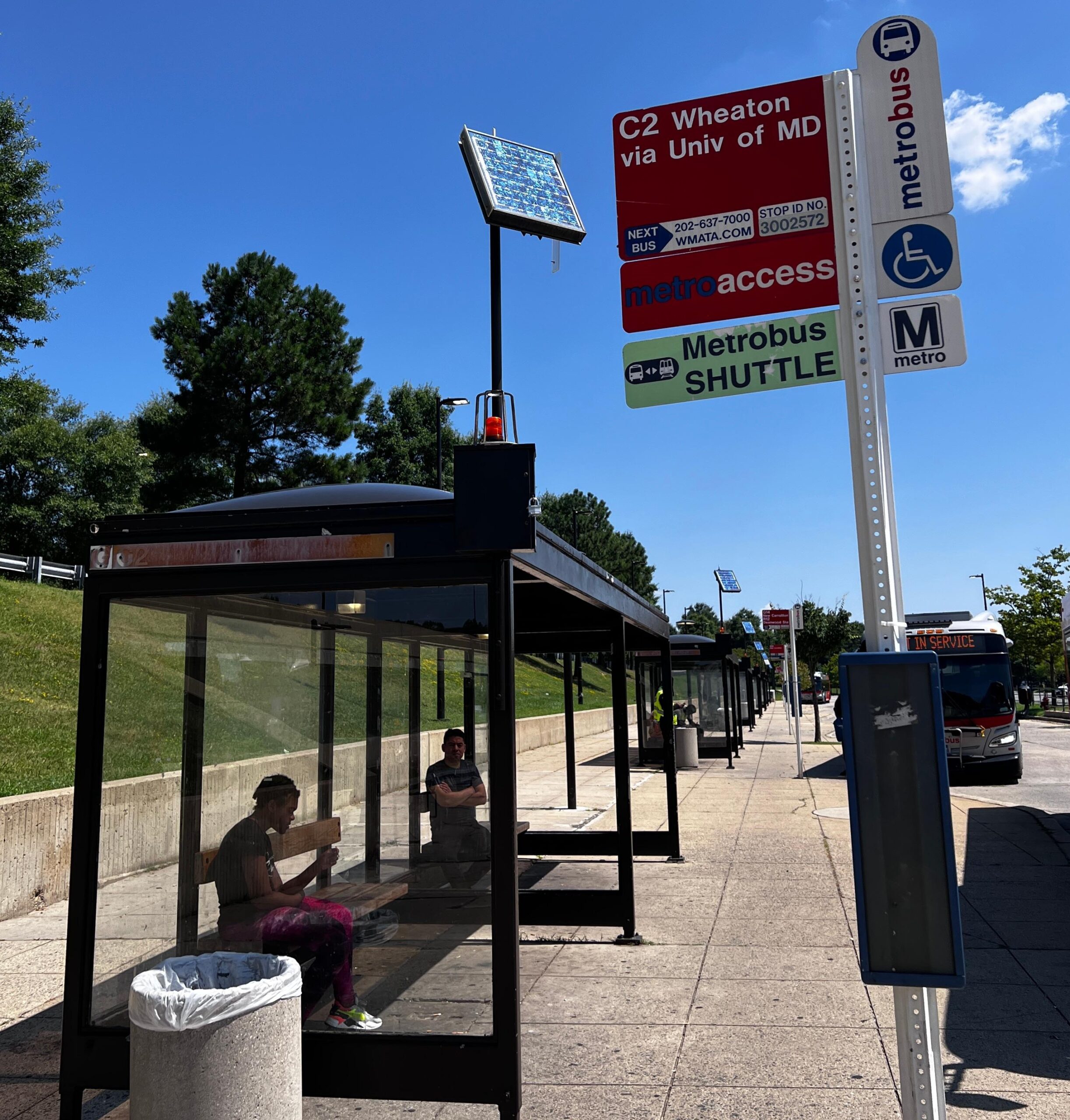 Metro Tests Signal Lights to Increase Efficiency of Rail to Bus ...